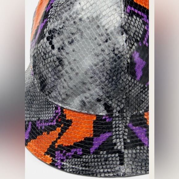 ‼️SALE‼️ Versace Python Print Leather Bucket Hat - Picture 3 of 4